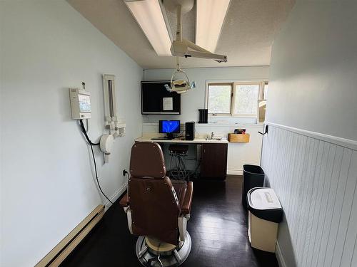 239 Memorial Avenue, Dryden, ON - Indoor Photo Showing Other Room