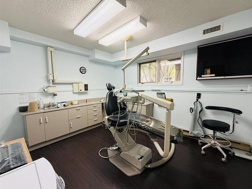 239 Memorial Avenue, Dryden, ON - Indoor