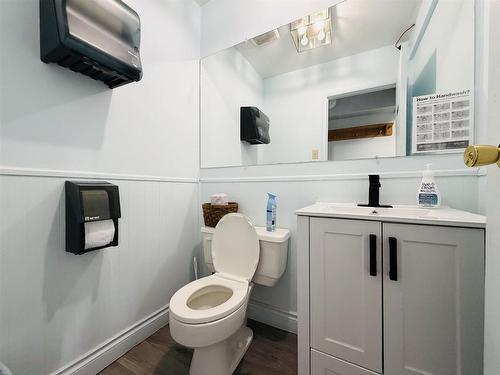 239 Memorial Avenue, Dryden, ON - Indoor Photo Showing Bathroom