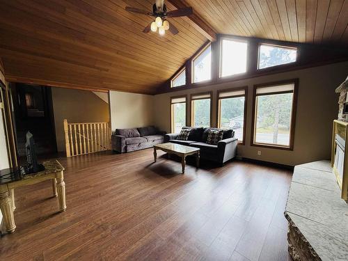 239 Memorial Avenue, Dryden, ON - Indoor