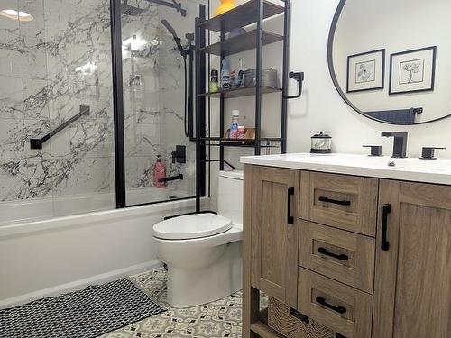 9 Willow Court, Dryden, ON - Indoor Photo Showing Bathroom