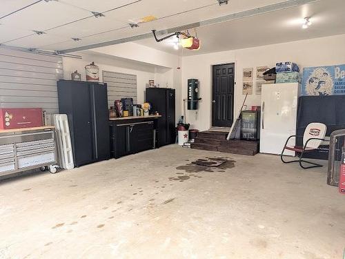 9 Willow Court, Dryden, ON - Indoor Photo Showing Garage