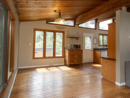 1439 Louis Street, Thunder Bay, ON - Indoor