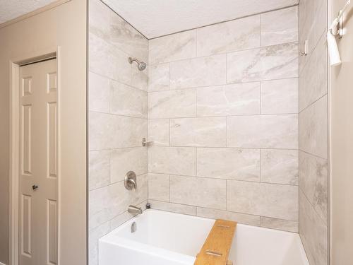 1439 Louis Street, Thunder Bay, ON - Indoor Photo Showing Bathroom