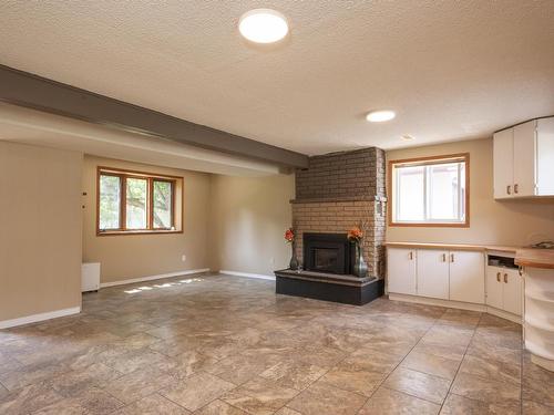 1439 Louis Street, Thunder Bay, ON - Indoor Photo Showing Living Room With Fireplace