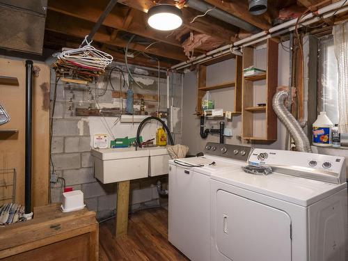 1439 Louis Street, Thunder Bay, ON - Indoor Photo Showing Laundry Room