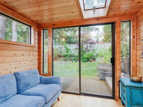 #9-1309 Mckenzie Ave, Saanich, BC 