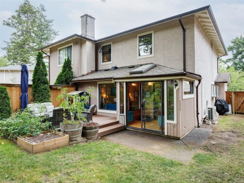 #9-1309 Mckenzie Ave, Saanich, BC 