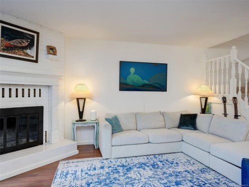 #9-1309 Mckenzie Ave, Saanich, BC 