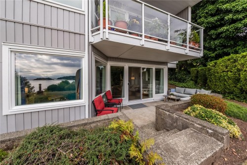 #112-2562 Departure Bay Rd, Nanaimo, BC - Outdoor With Exterior
