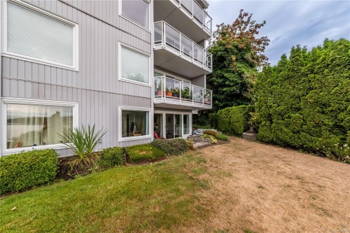 #112-2562 Departure Bay Rd, Nanaimo, BC - Outdoor
