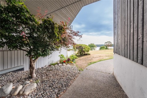 #112-2562 Departure Bay Rd, Nanaimo, BC - Outdoor