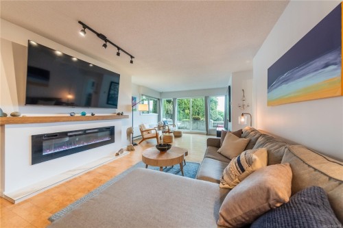#112-2562 Departure Bay Rd, Nanaimo, BC - Indoor Photo Showing Living Room With Fireplace