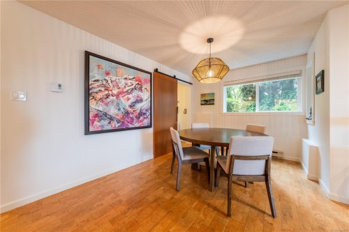 #112-2562 Departure Bay Rd, Nanaimo, BC - Indoor Photo Showing Dining Room