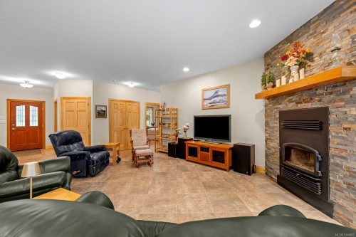 307 Bates Dr, Fanny Bay, BC 
