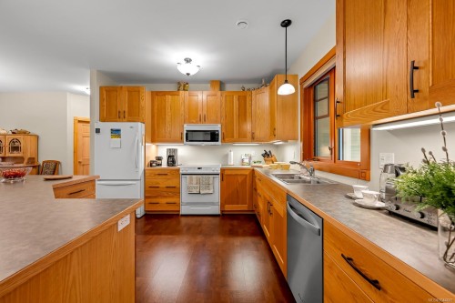 307 Bates Dr, Fanny Bay, BC 