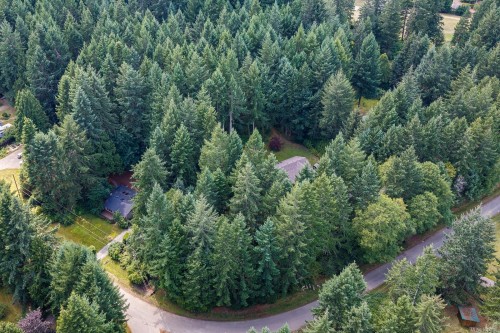 307 Bates Dr, Fanny Bay, BC 