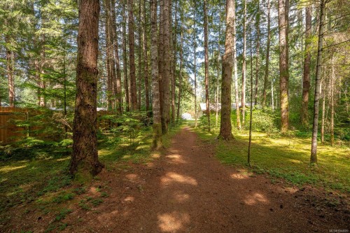 307 Bates Dr, Fanny Bay, BC 