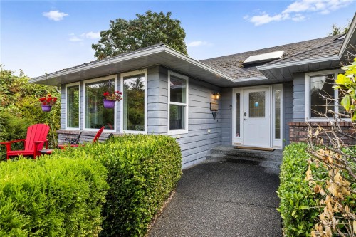 850 Ocean Pl, French Creek, BC 