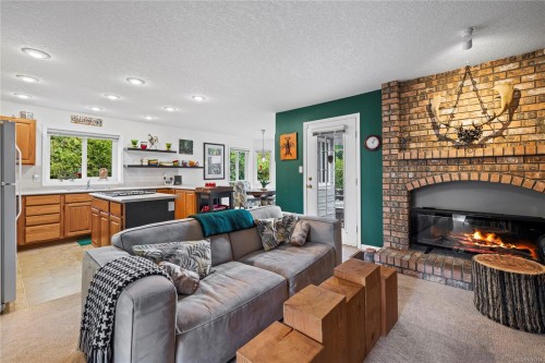 850 Ocean Pl, French Creek, BC 