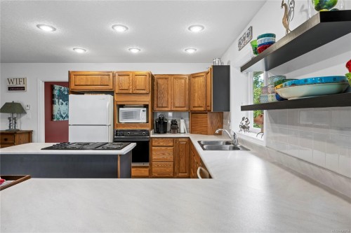 850 Ocean Pl, French Creek, BC 