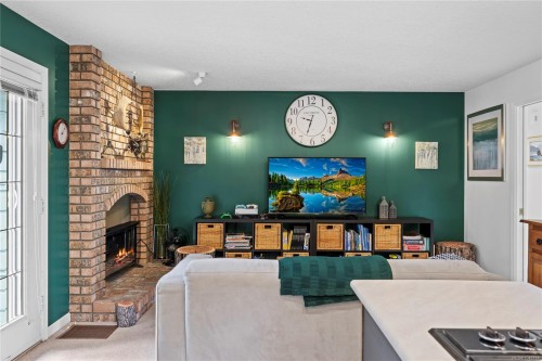850 Ocean Pl, French Creek, BC 