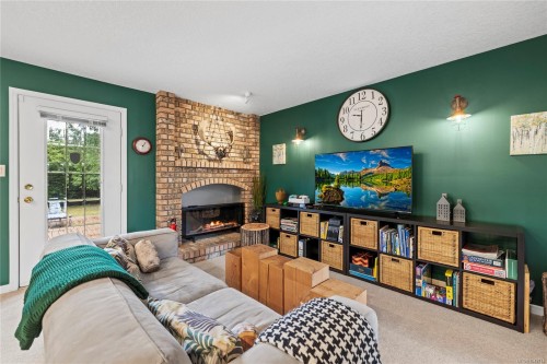 850 Ocean Pl, French Creek, BC 
