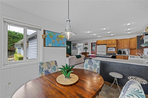 850 Ocean Pl, French Creek, BC 