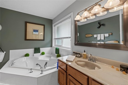 850 Ocean Pl, French Creek, BC 