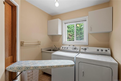 850 Ocean Pl, French Creek, BC 