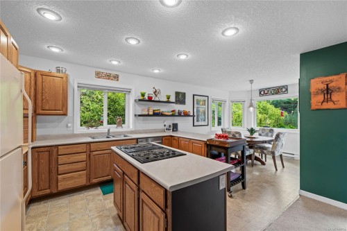 850 Ocean Pl, French Creek, BC 