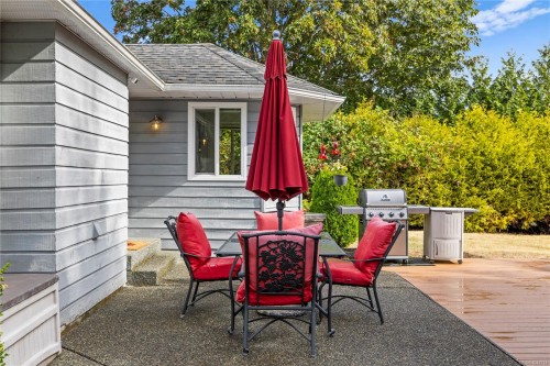 850 Ocean Pl, French Creek, BC 