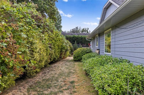 850 Ocean Pl, French Creek, BC 