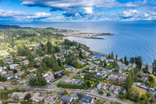 850 Ocean Pl, French Creek, BC 
