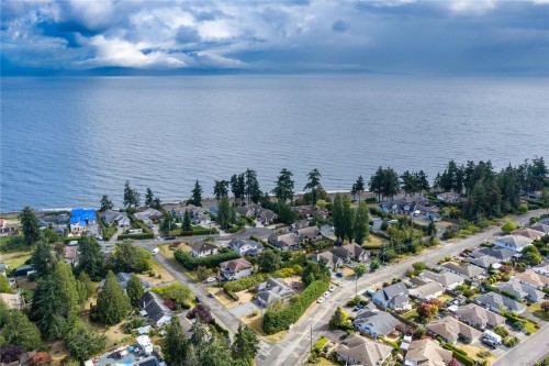 850 Ocean Pl, French Creek, BC 