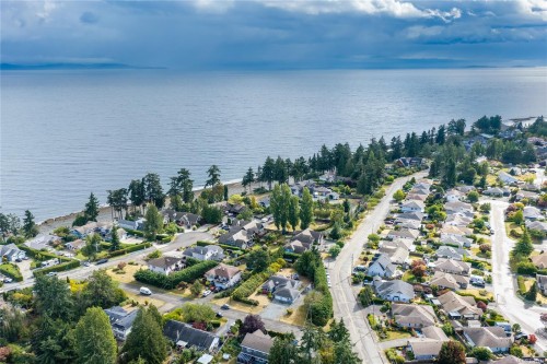 850 Ocean Pl, French Creek, BC 
