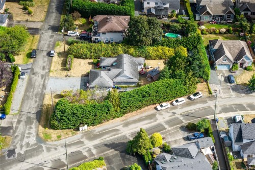 850 Ocean Pl, French Creek, BC 