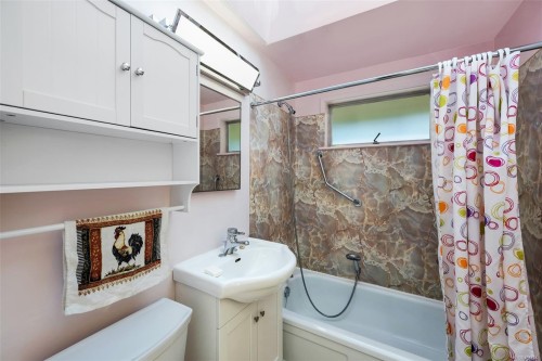 1071 Lodge Ave, Saanich, BC 