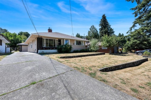 1071 Lodge Ave, Saanich, BC 