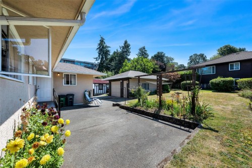 1071 Lodge Ave, Saanich, BC 