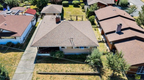 1071 Lodge Ave, Saanich, BC 