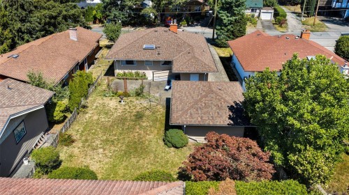 1071 Lodge Ave, Saanich, BC 