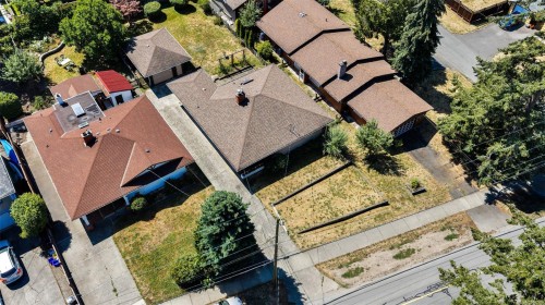 1071 Lodge Ave, Saanich, BC 