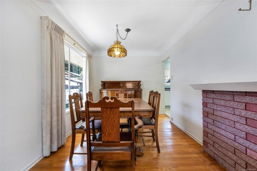 1071 Lodge Ave, Saanich, BC 