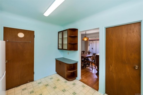 1071 Lodge Ave, Saanich, BC 