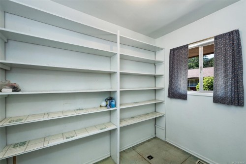 1071 Lodge Ave, Saanich, BC 