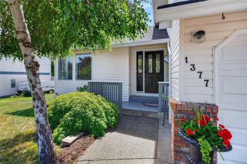 1377 Ocean View Ave, Comox, BC 