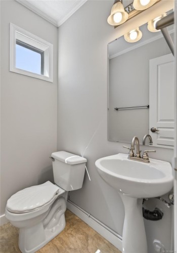 1377 Ocean View Ave, Comox, BC 