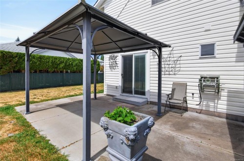 1377 Ocean View Ave, Comox, BC 