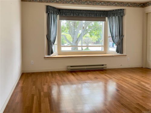 #1-10001 Fifth St, Sidney, BC - Indoor Photo Showing Other Room